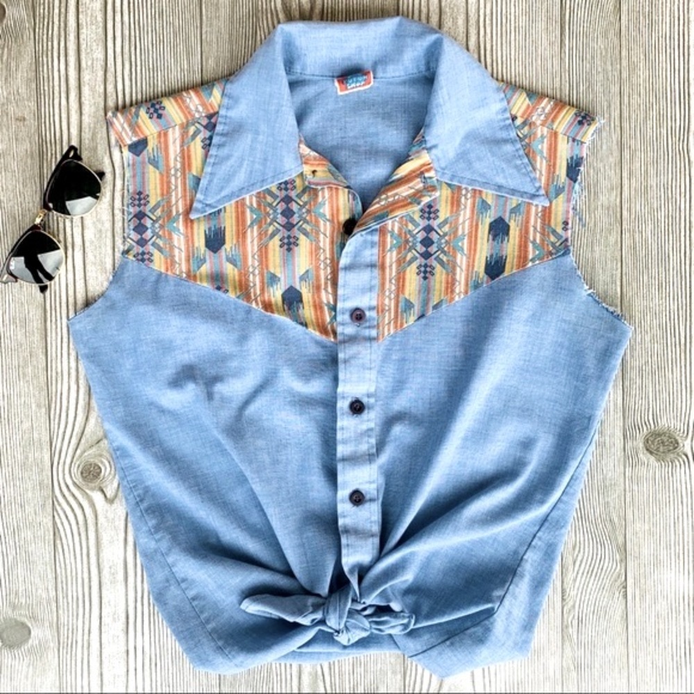 Vintage 1970’s embroidered southwest print chambray denim button down shirt Sz M